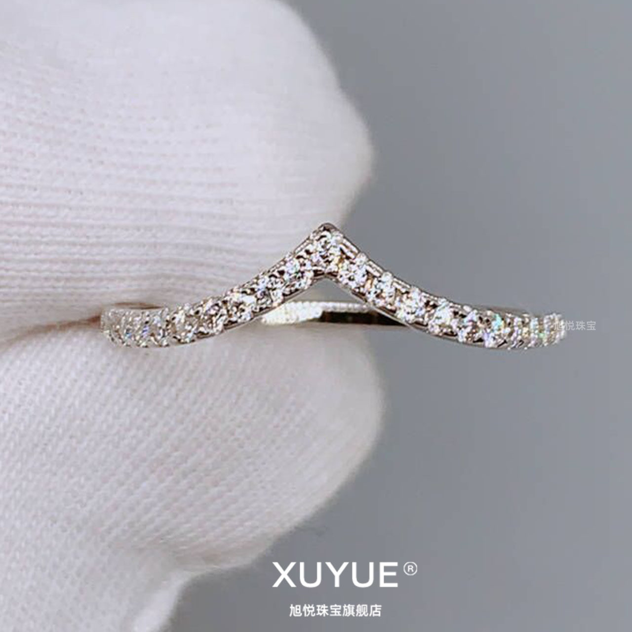 18K白金莫桑石戒指V排女不掉色高档婚戒情侣首饰钻戒送女友礼物