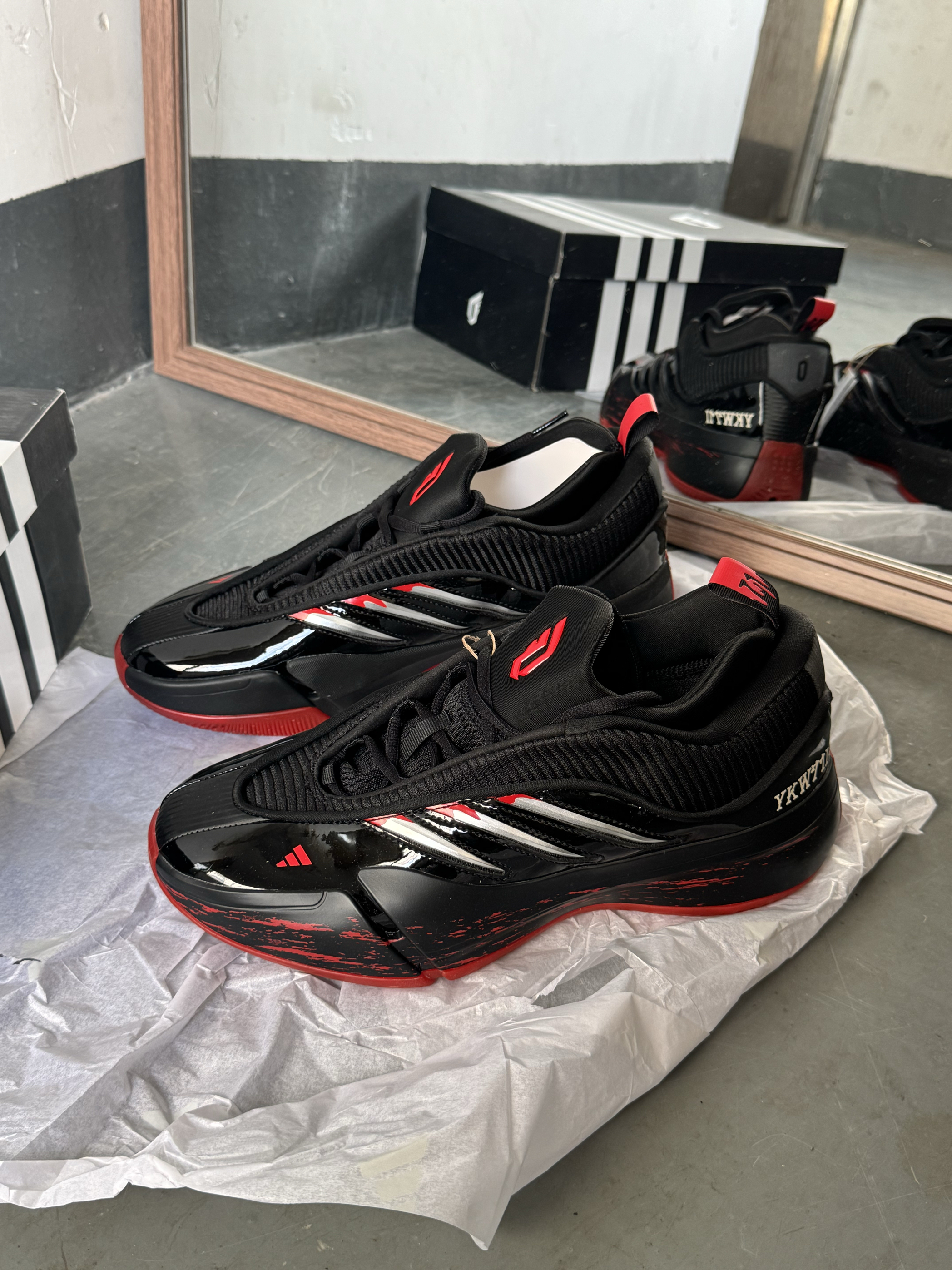 Adidas DAME 9 万圣节 男子利拉德9代缓震实战篮球鞋IH3573