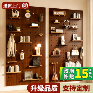 实木洞洞板胡桃木色置物架定制入户玄关展示架挂板墙面书架造型墙