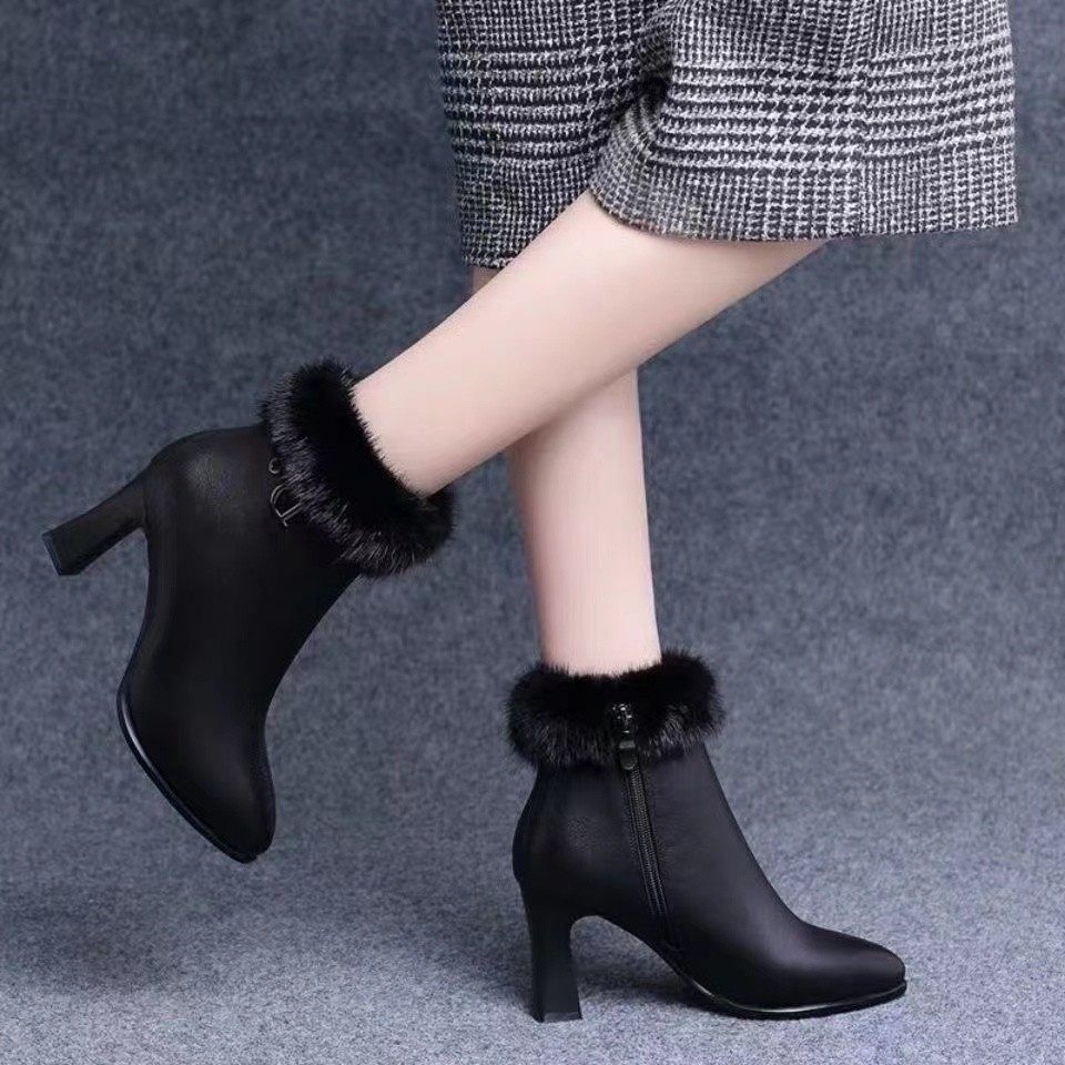 真皮兔毛女皮靴尖头粗跟短靴女2024秋冬新款高跟加绒时装靴