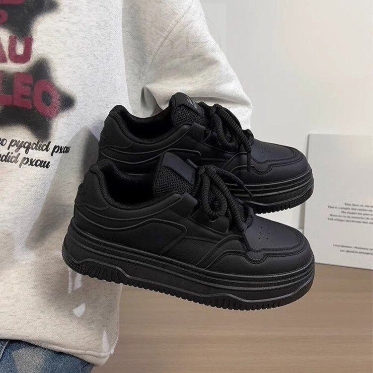 黑色厚底小黑鞋女2026新款爆款夏季百搭小众原创运动初中生板鞋子