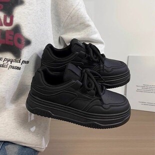 黑色厚底小黑鞋女2026新款爆款夏季百搭小众原创运动初中生板鞋子