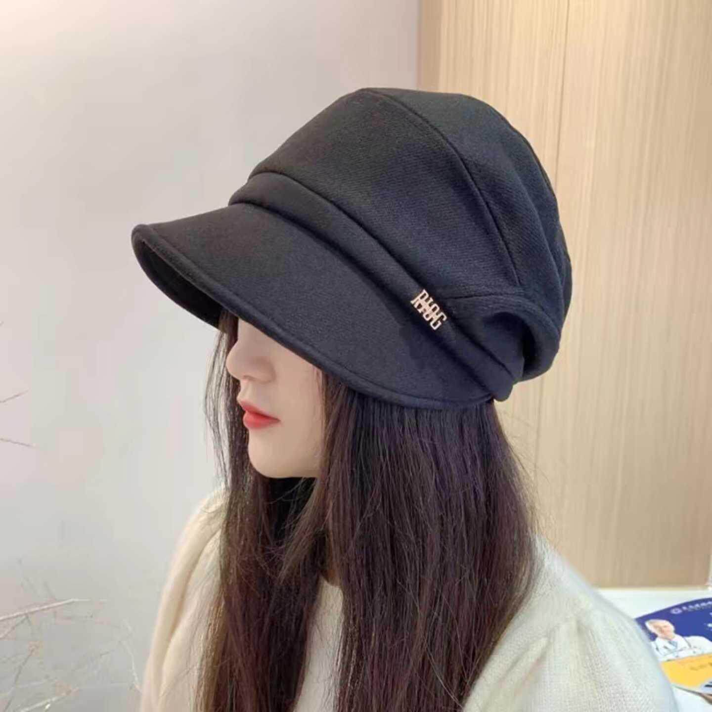 黑色鸭舌帽子女秋冬百搭短檐时尚马术帽保暖休闲显脸小堆堆渔夫帽