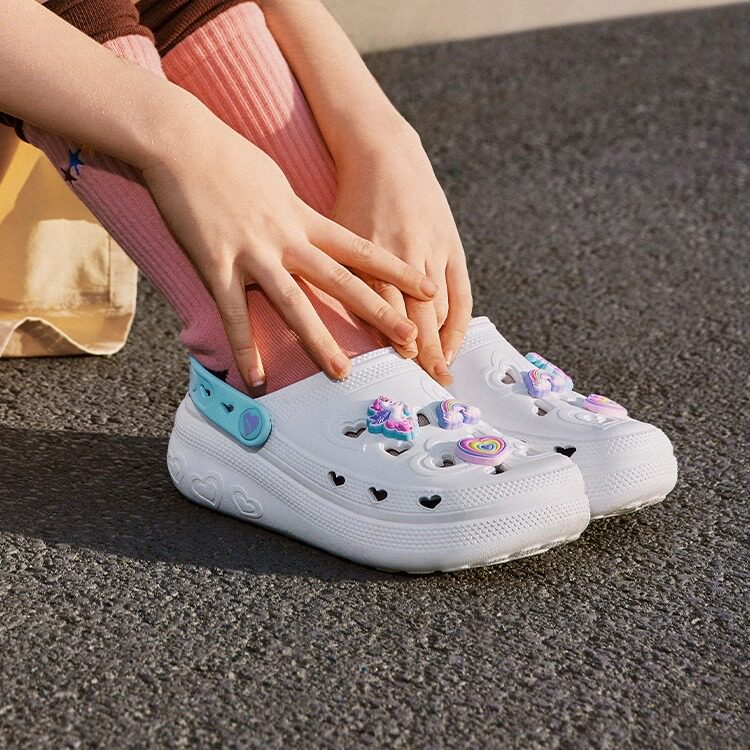 斯凯奇女童一脚蹬洞洞鞋春季时尚外穿轻便疏水家居防滑休闲轻便