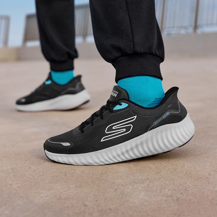 斯凯奇闪穿鞋2025夏季新品男女同款运动鞋网面透气回弹鞋垫舒适缓