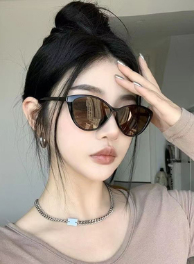 复古三角猫眼小脸墨镜女高级感ins黑色小框防晒造型拍照太阳眼镜