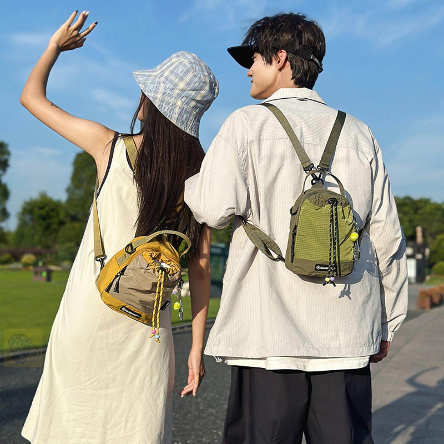 高级感外出小背包两用斜挎水壶包男女休闲双肩包户外登山小背包轻