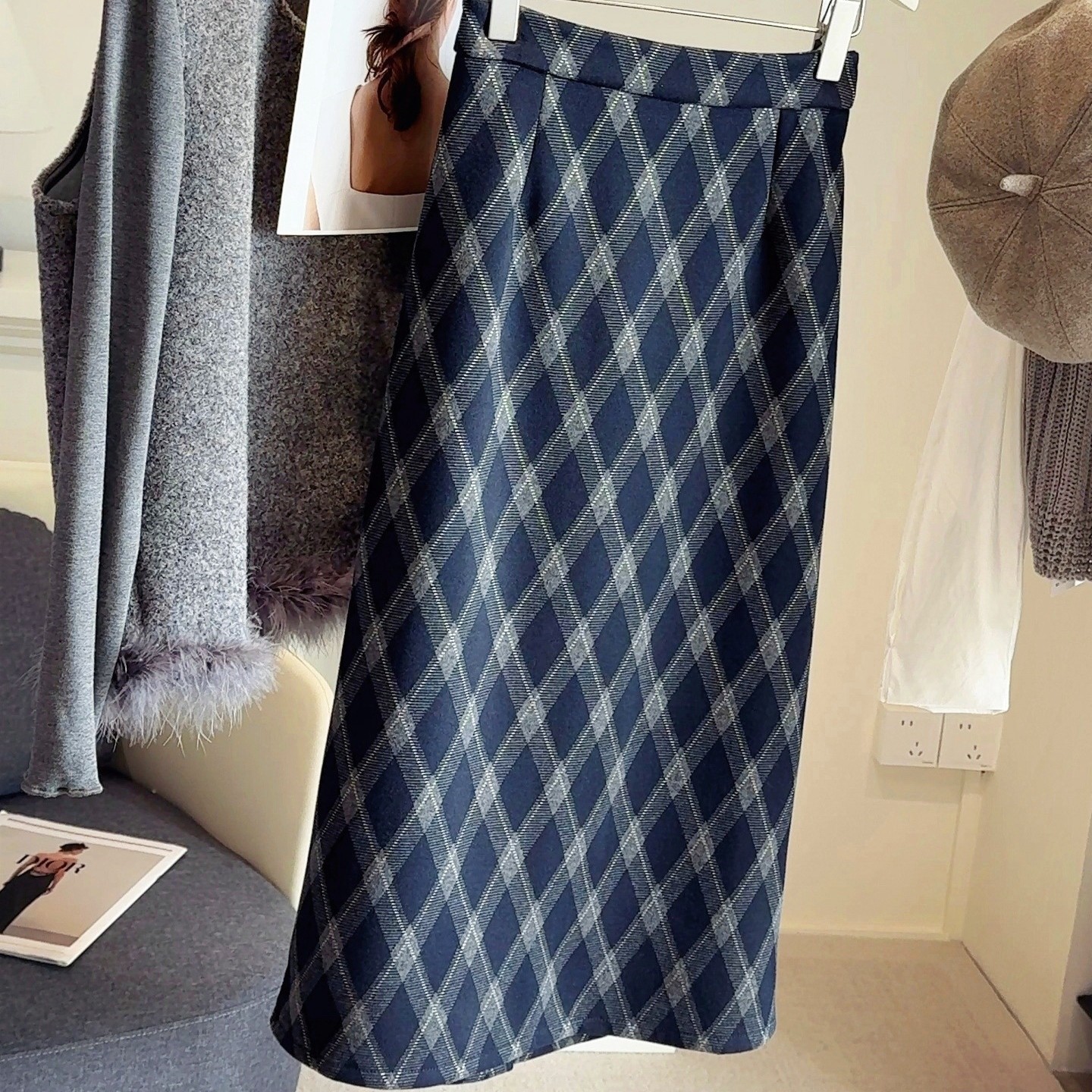 小个子格子毛呢半身裙女秋冬新款显瘦今年流行高级感高腰加绒长裙