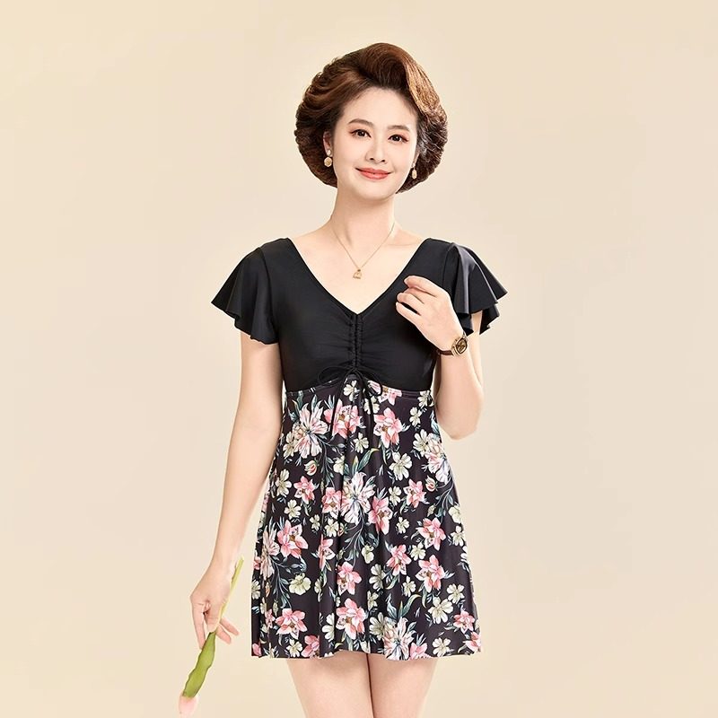 连体泳衣女士2025新款妈妈款中老年人保守宽松显瘦遮肚泡温泉套装