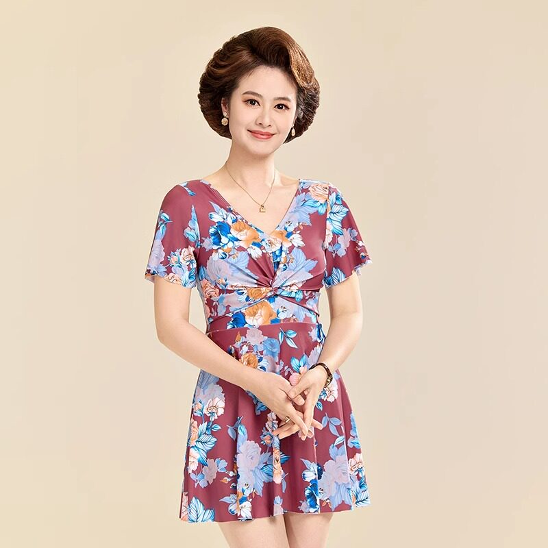 妈妈泳衣女温泉新款成人中老年保守游泳衣女士遮肚显瘦大码泳装
