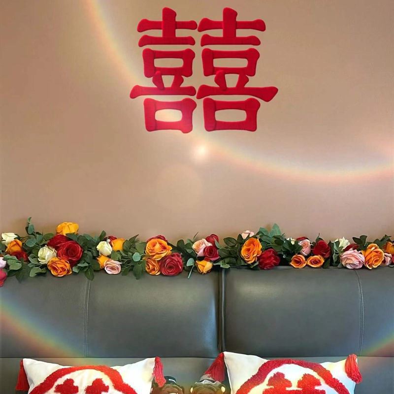 婚房床头花玫瑰花藤条藤蔓拱门缠绕婚房摆花布置结婚新房赢朔