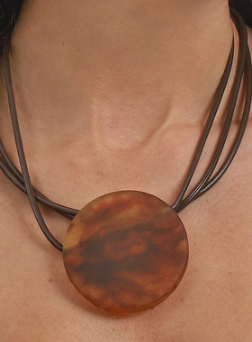 跨境个性潮流甜酷风树脂吊坠皮绳