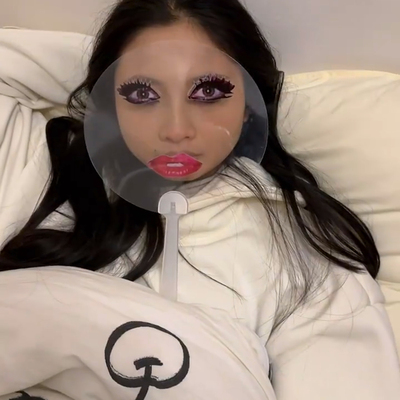 这扇子越看越不对劲，好抽象啊