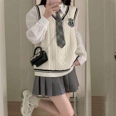 top layered waistcoat wear outer sweater twisted badge