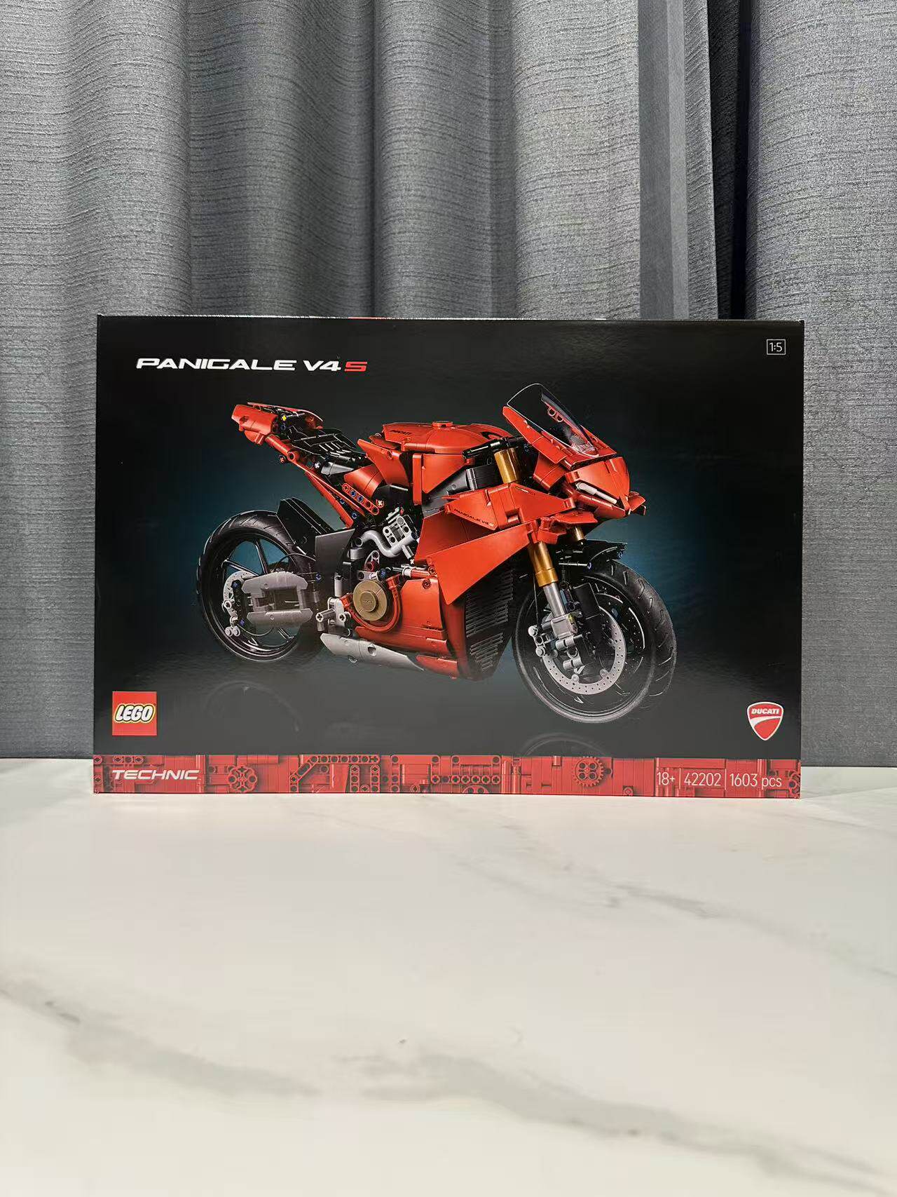 乐高42202杜卡迪V4S积木摩托车 1:5大型赛车玩具男孩生日礼物