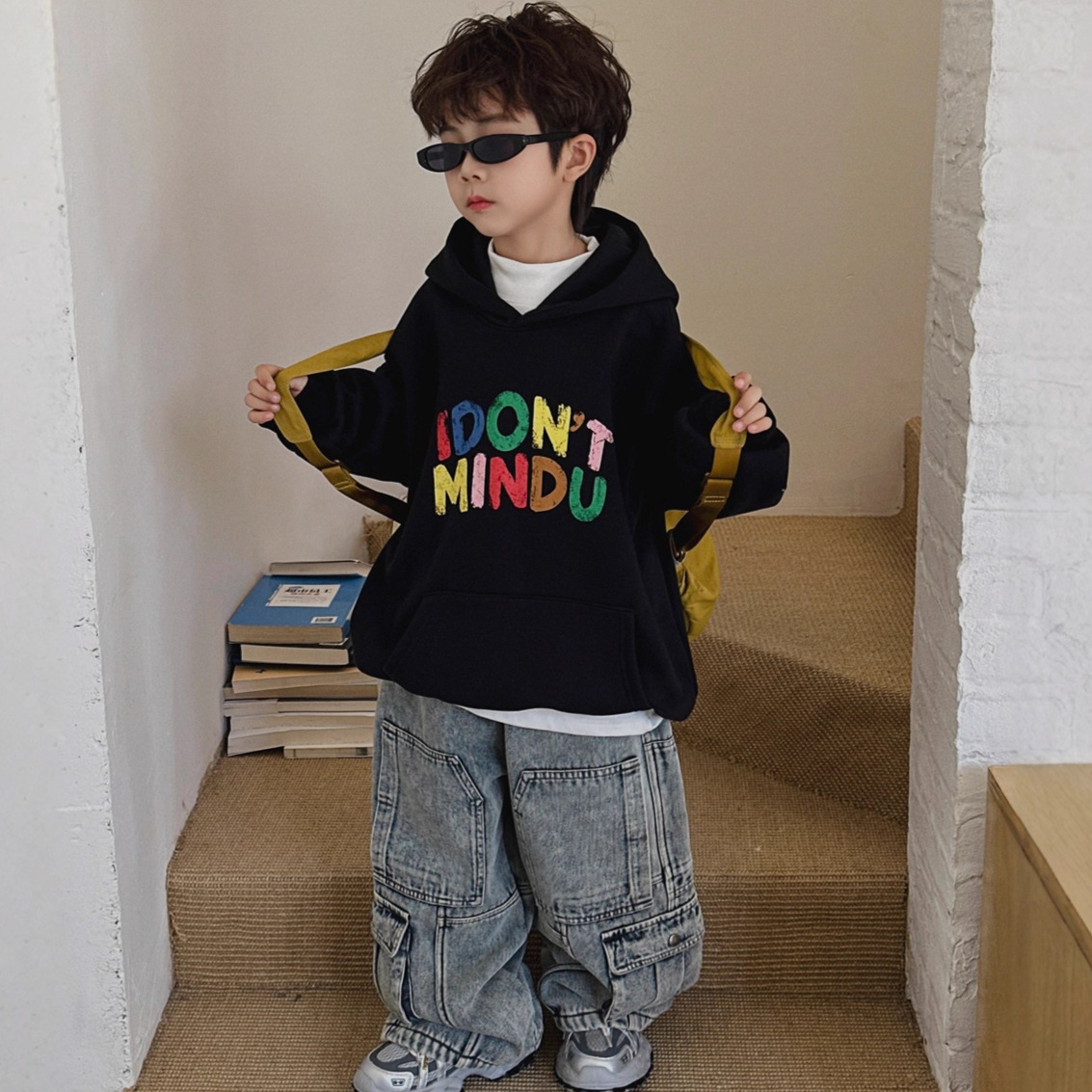 2025冬季新款手绘彩字印花加绒连帽卫衣儿童洋气保暖帽衫男童
