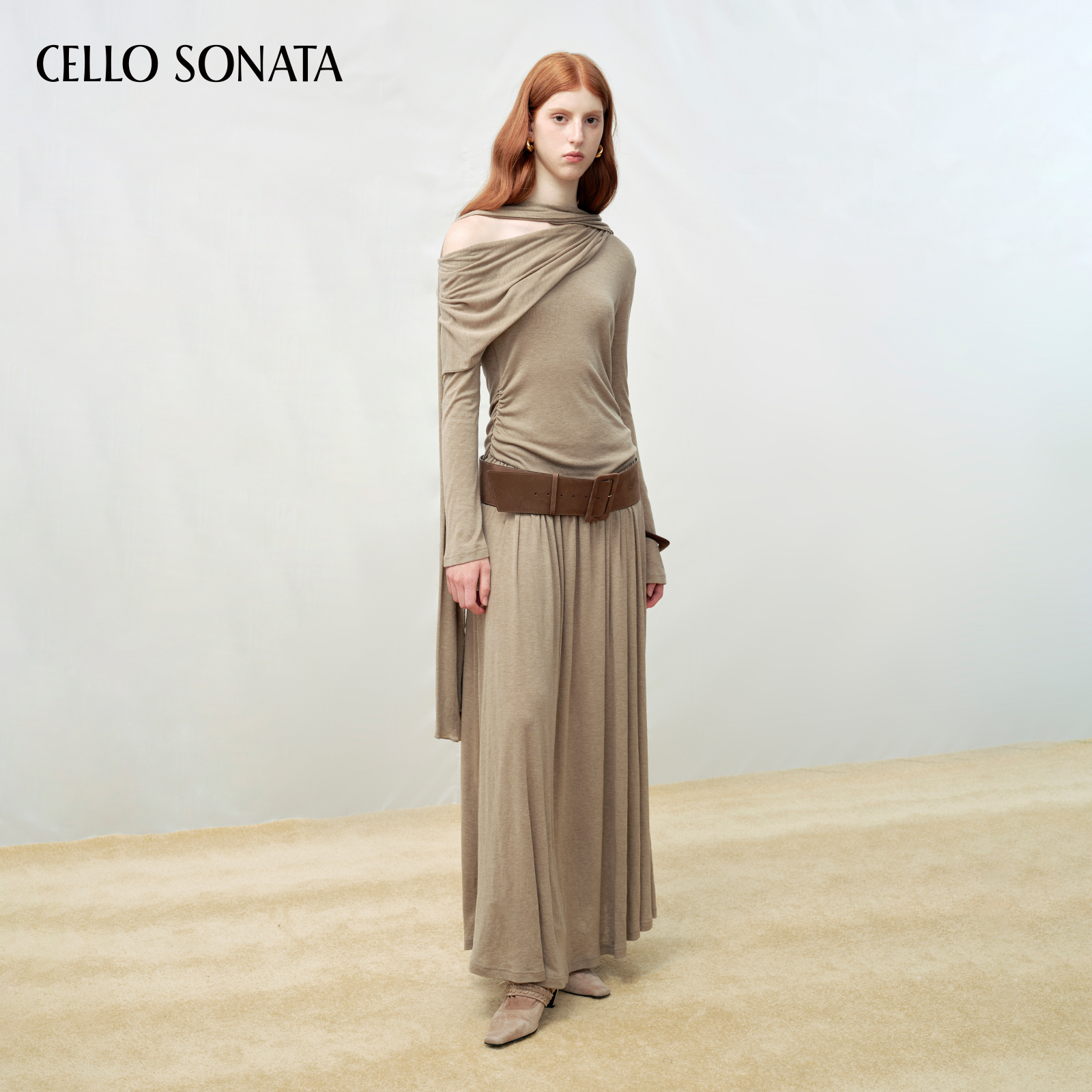 【新款】Cello Sonata 25秋 浅棕法式羊毛斜肩露肤飘带针织连衣裙