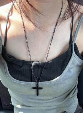 简约百搭光面黑色十字架项链暗黑系甜酷风情人节礼物春夏小众个性