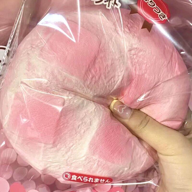 仿真粉色菠萝包慢回弹玩具面包解压神器礼物手感捏捏慢回弹解压
