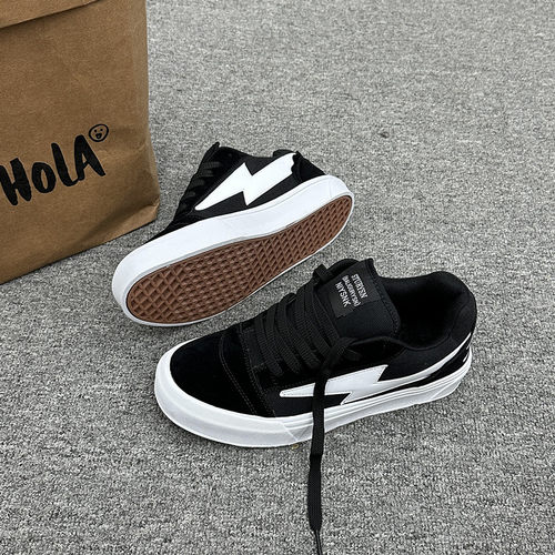 闪电面包拼色男女情侣滑板鞋