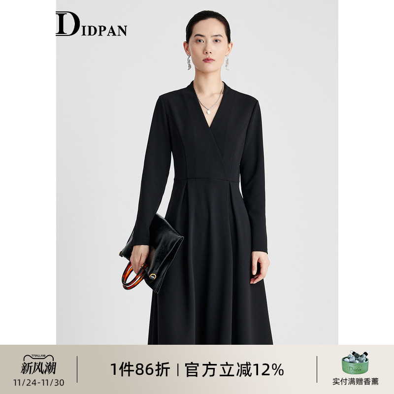 IDPAN黑色收腰V领连衣裙春秋季新款简约百搭显瘦气质高级长袖裙子