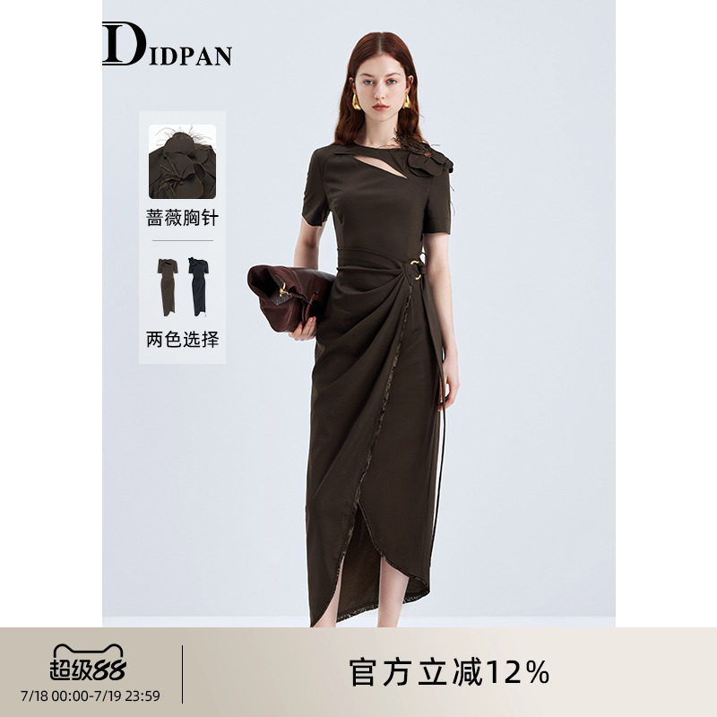 IDPAN短袖连衣裙2025夏设计感围裹式显瘦深咖色长裙女
