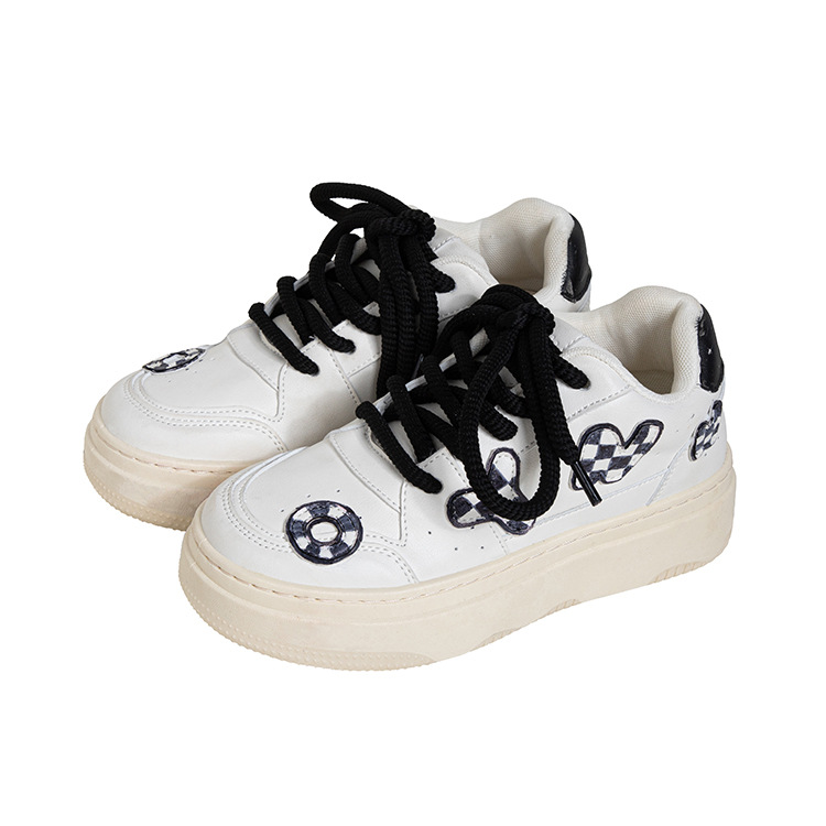 白2025新款手绘棋魂配色主题字母板鞋女百搭新款休闲鞋子女