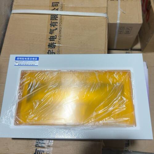 明装PZ30-12路配电箱 0.45厚左右 尺寸约310