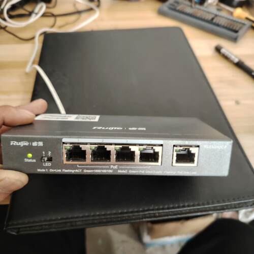 睿易 RG-ES205GC-P 交换机  成色如图