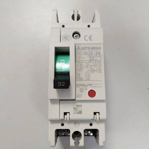 塑壳断路器NF32 SW 2P 3A 3只；NF32 S