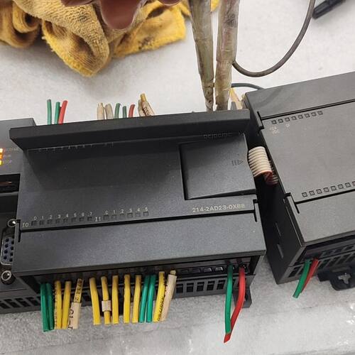 20和19年PLC一套 型号：CPU 6ES7 214