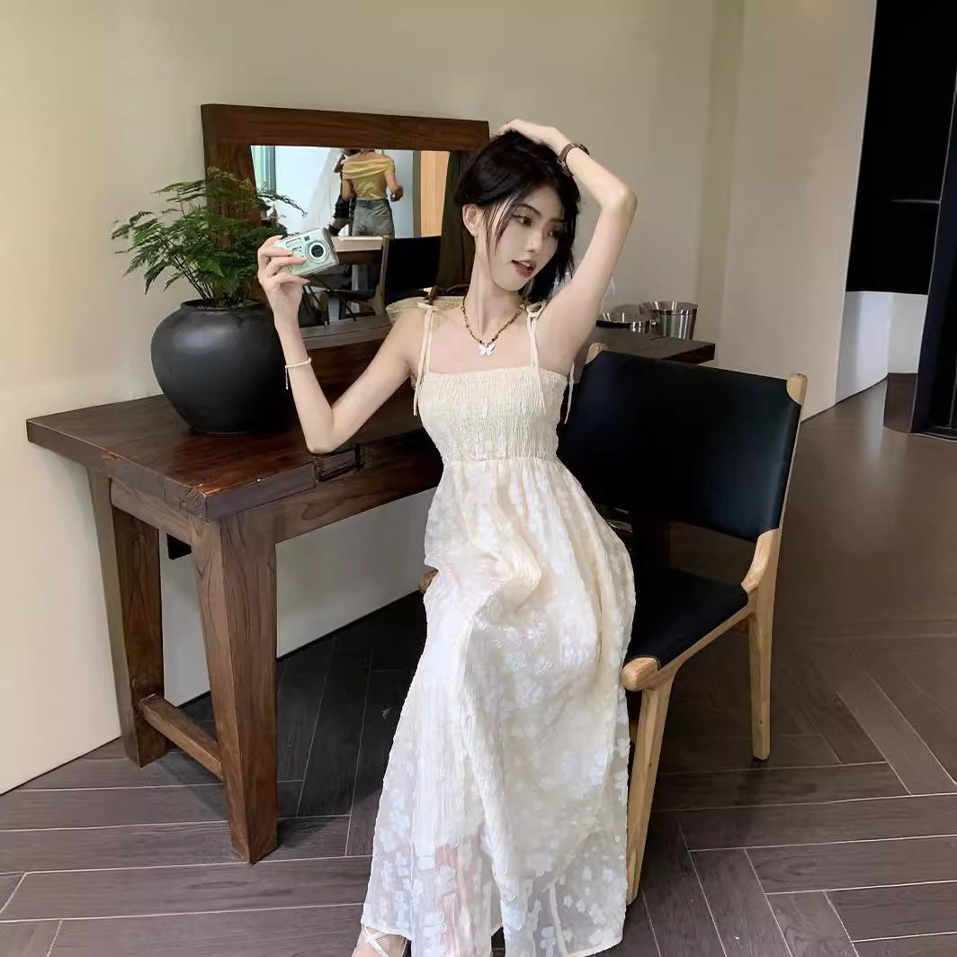 法式甜美吊带雪纺连衣裙女夏季海边度假露背裙子高级感杏色长裙