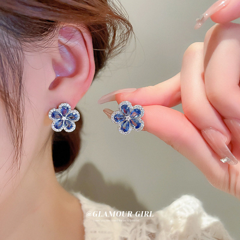 银针微镶锆石蓝色花朵耳钉