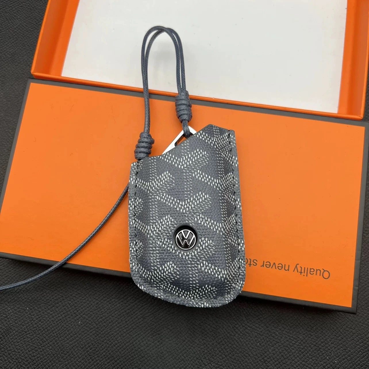 适用于大众钥匙套迈腾帕萨特CC速腾宝来途岳探岳朗逸车途观L扣壳