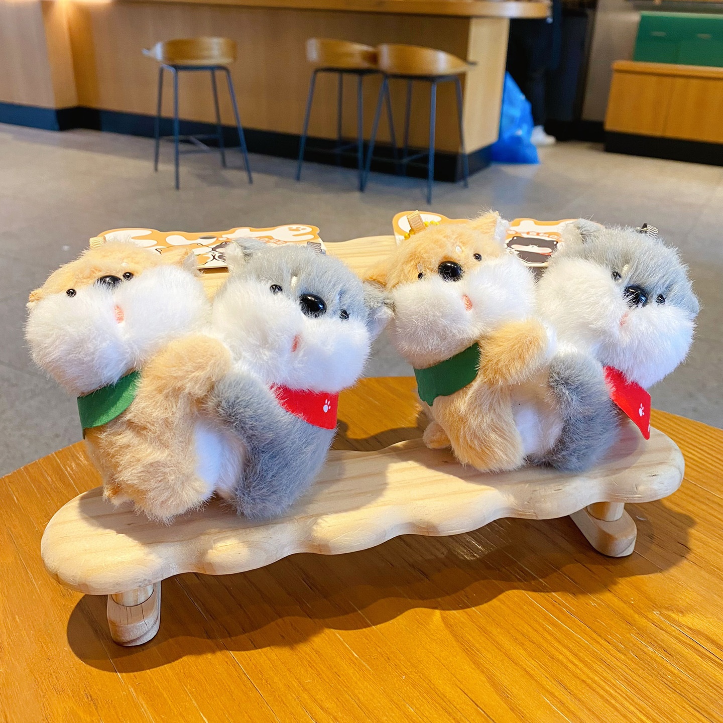 原创萌宠抱抱系列毛绒挂件精致情侣对扣玩偶公仔包包挂饰车钥匙扣