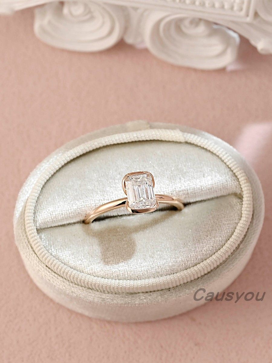 莫桑石戒指Causyou结婚祖母绿女