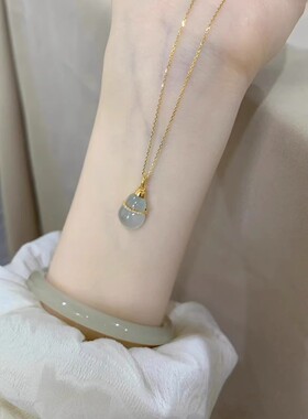 2024新款招财玉葫芦项链小众轻奢高级感仿玉石锁骨链送女友礼物