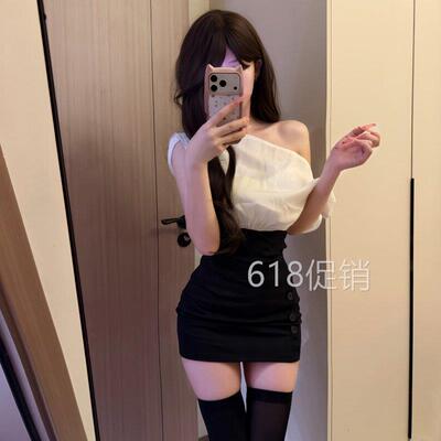 IQCQ纯欲甜辣风露肩收腰拼色褶皱设计感上衣女显瘦包臀短裙套装