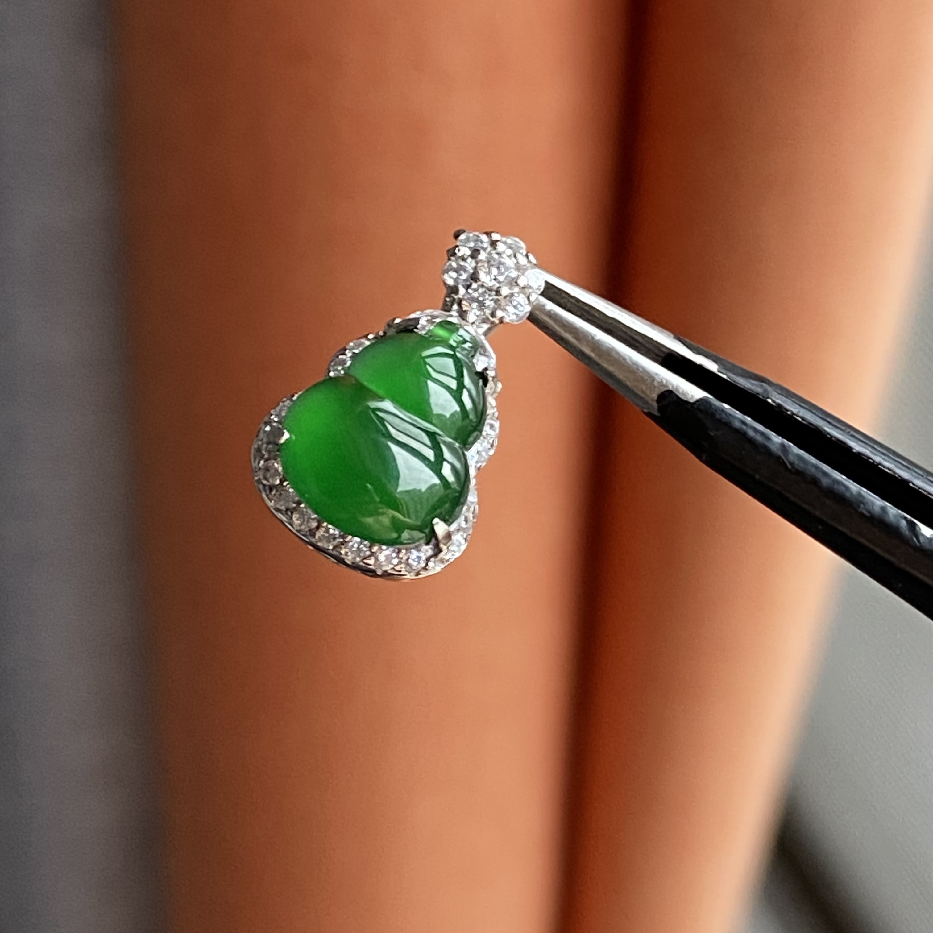 天然A货翡翠危地马拉翡翠冰种满绿辣绿色葫芦吊坠免费配链子