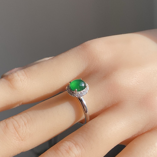 天然危地马拉翡翠冰种浓阳绿蛋面戒指925银镶女款日常通勤款女戒
