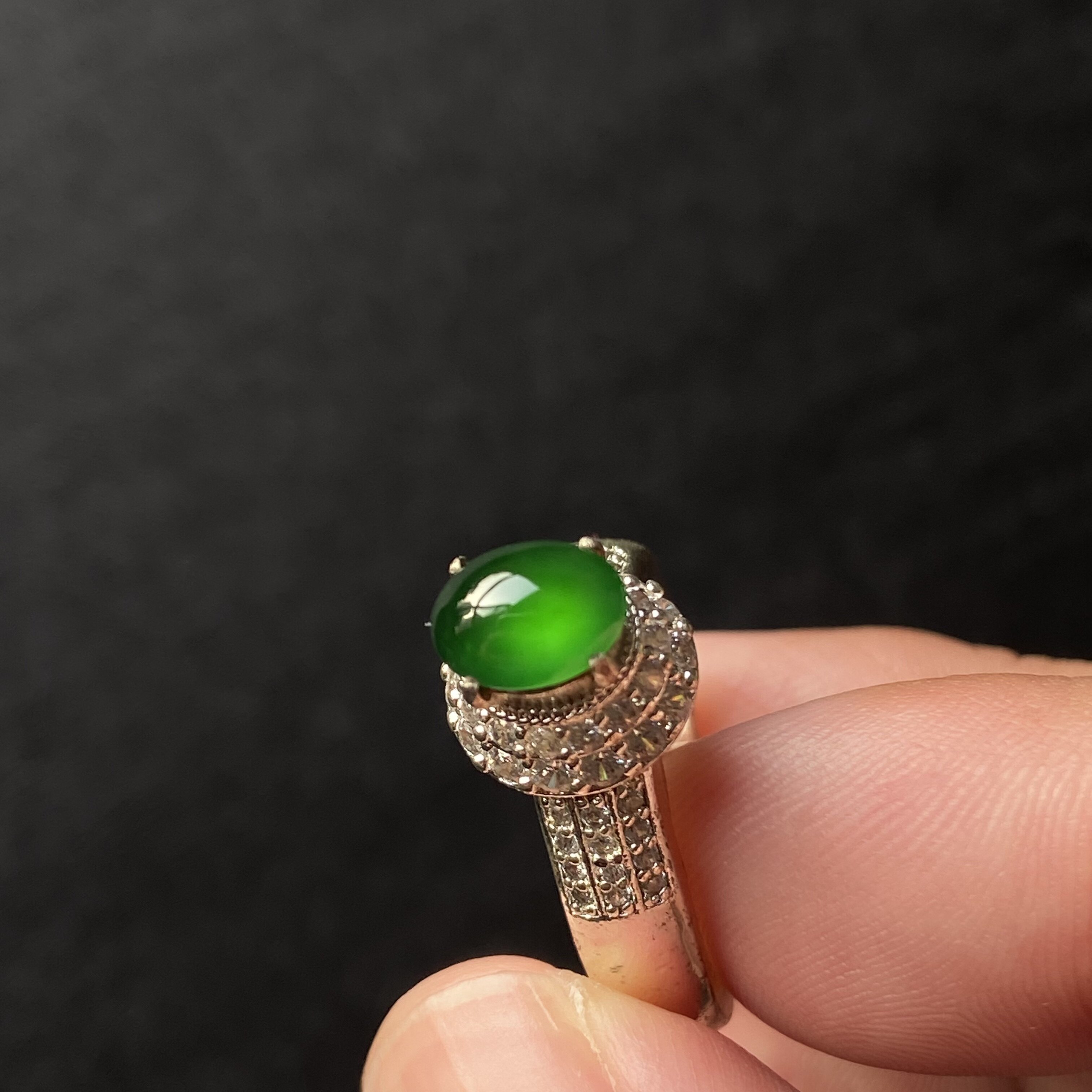 辣绿色翡翠蛋面翡翠戒指翡翠裸石天然A货翡翠危地马拉翡翠蛋面