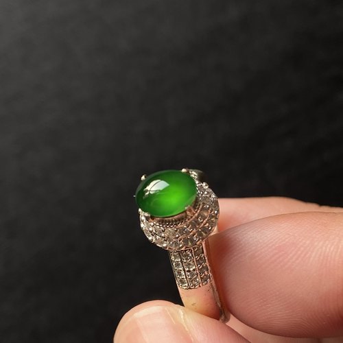 辣绿色翡翠蛋面翡翠戒指翡翠裸石天然A货翡翠危地马拉翡翠蛋面