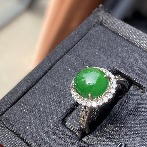 天然A货翡翠冰种满绿蛋面戒指辣绿色翡翠蛋面可镶嵌18K金戒指女款