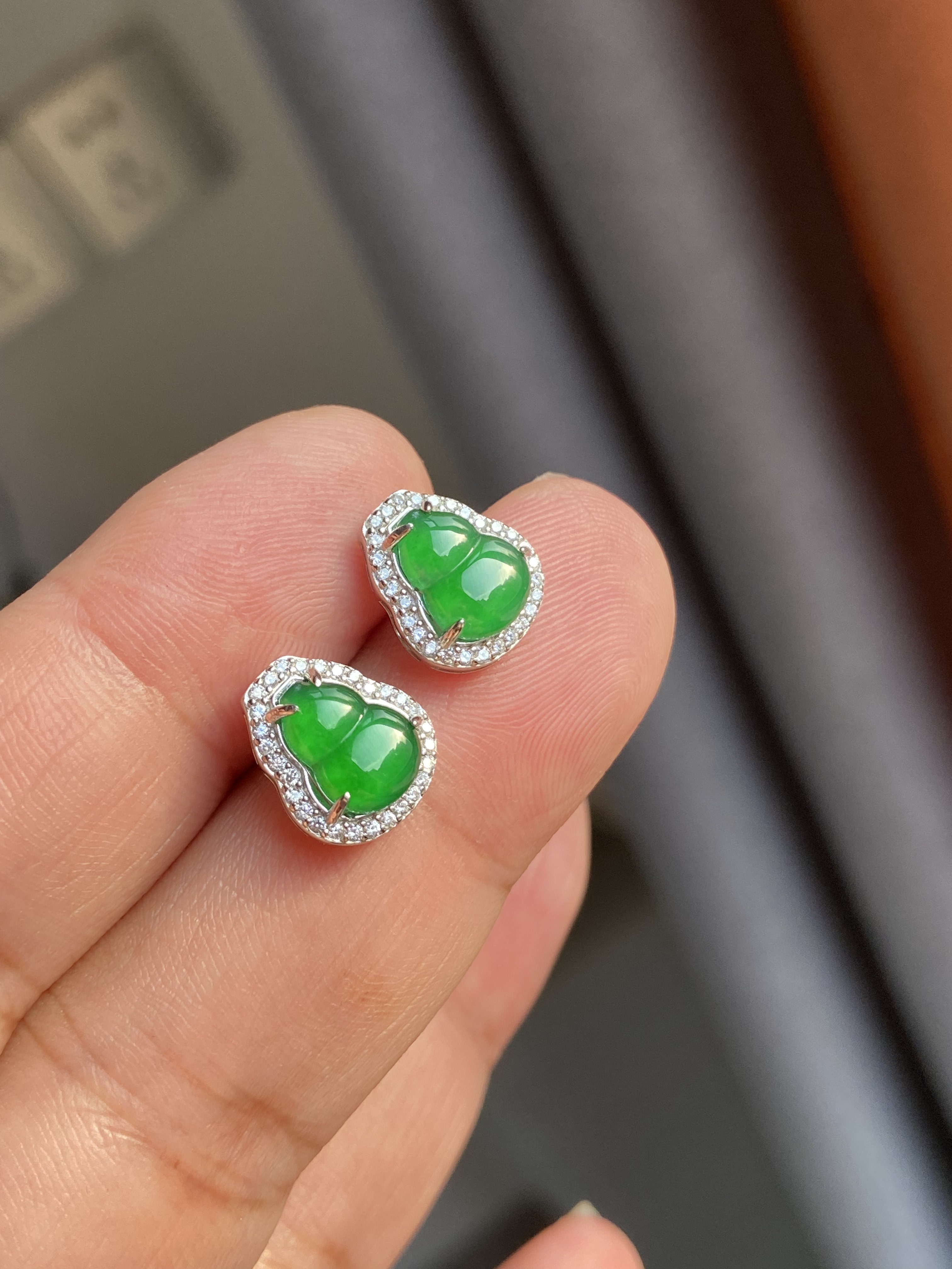 辣阳绿满绿翡翠葫芦耳钉天然A货翡翠925银镶一物一证假一赔三