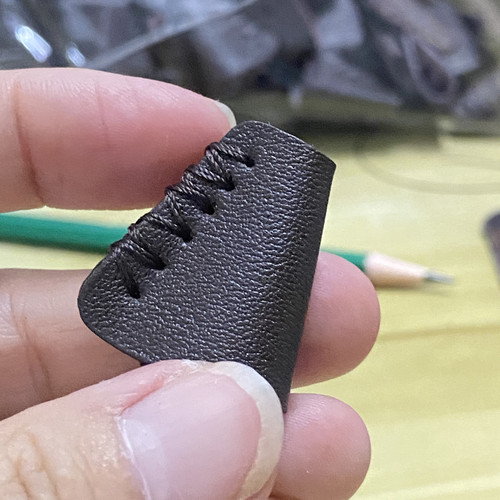 真皮吊钟卫衣绳头卡扣皮扣