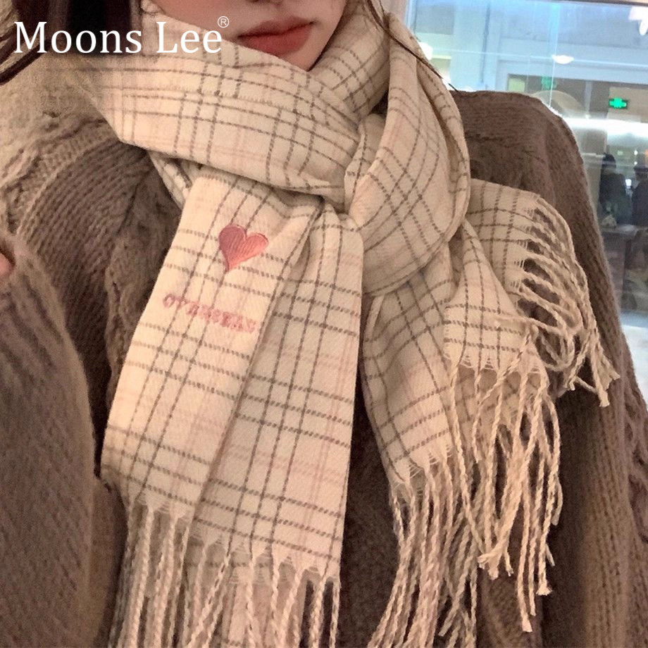 MoonsLee刺绣爱心围巾女秋冬格纹围脖保暖甜美流苏围学生护颈防寒