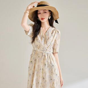 25夏季 温柔风碎花v领连衣裙减龄海边度假收腰沙滩裙18828 新款 法式