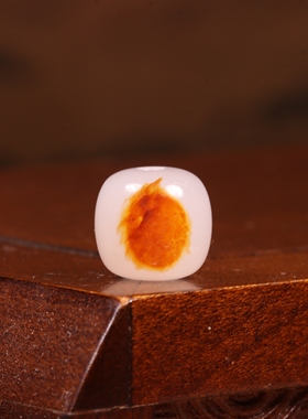 新疆和田玉籽料红皮老型珠手串