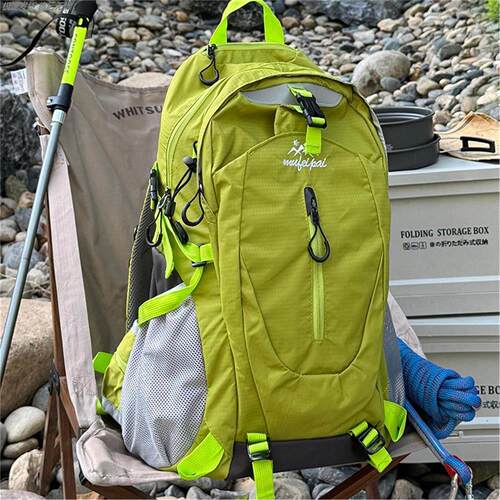 30L大容量轻量化徒步登山双肩包