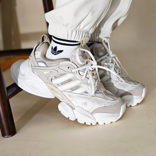 Adidas阿迪达斯中性运动休闲鞋